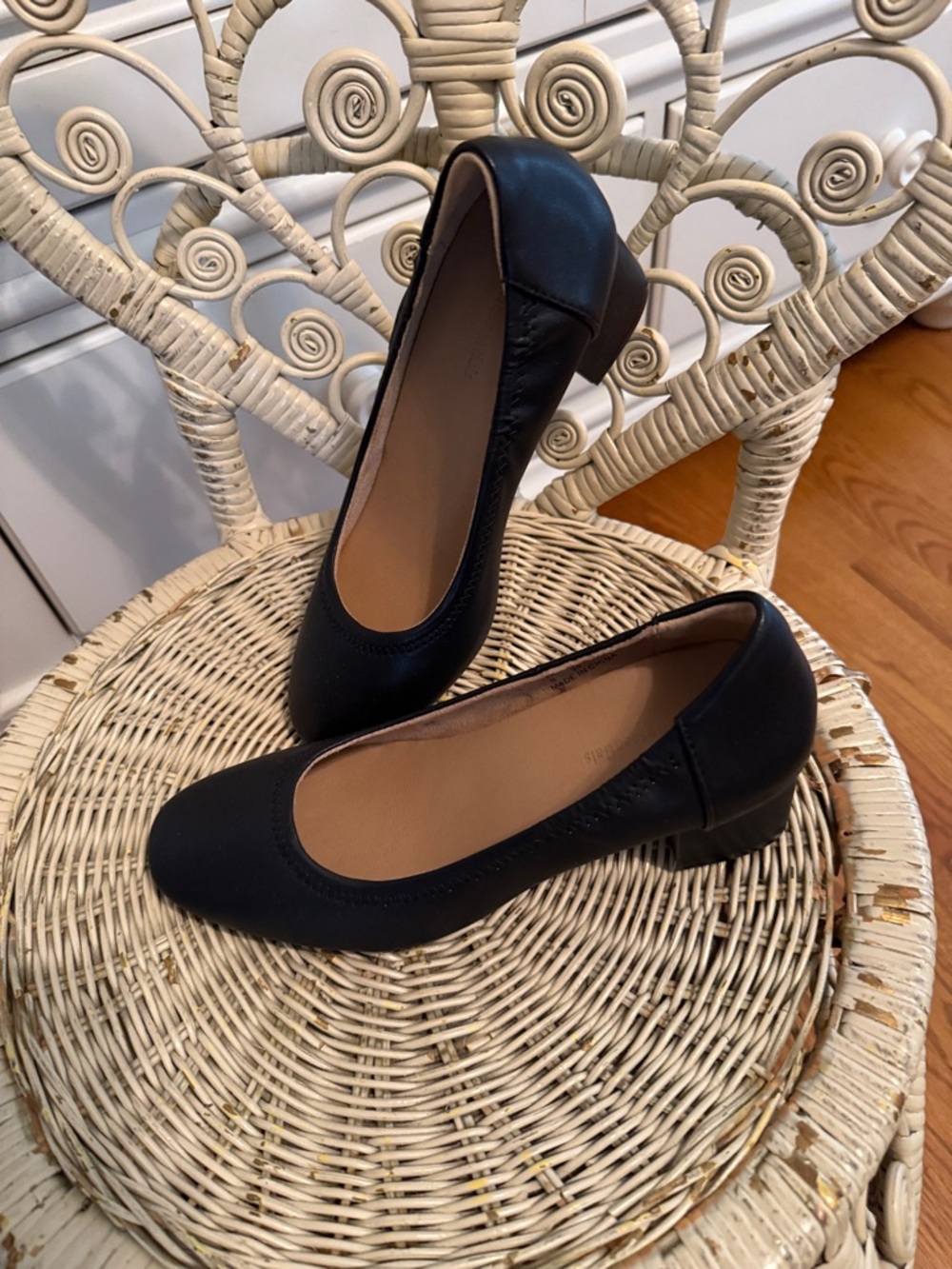 Classic Black Block Heel Faux Leather Pumps - Picture 3 of 6